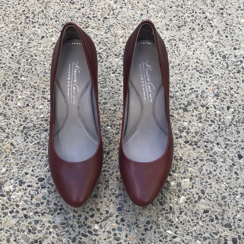 Kenneth Cole Maroon Pumps